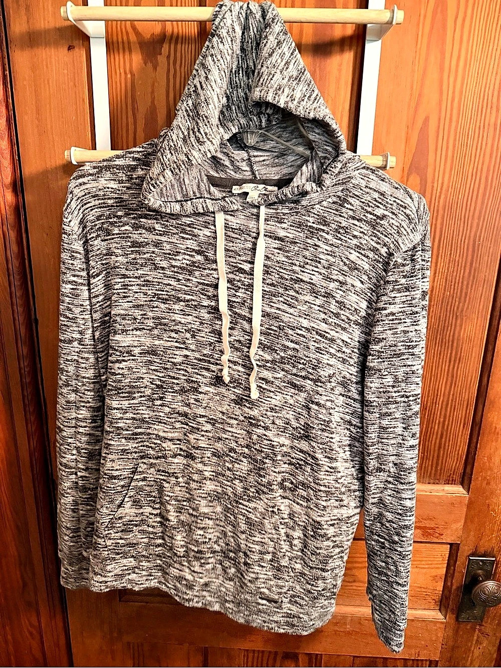 Marled Pullover Hoodie in Gray & Black